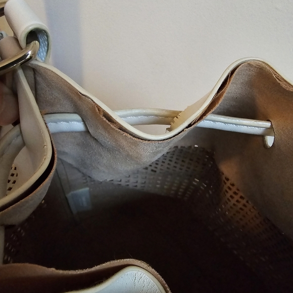 🍋 Vegan leather festival bucket bag with punch out detail - Picture 8 of 13